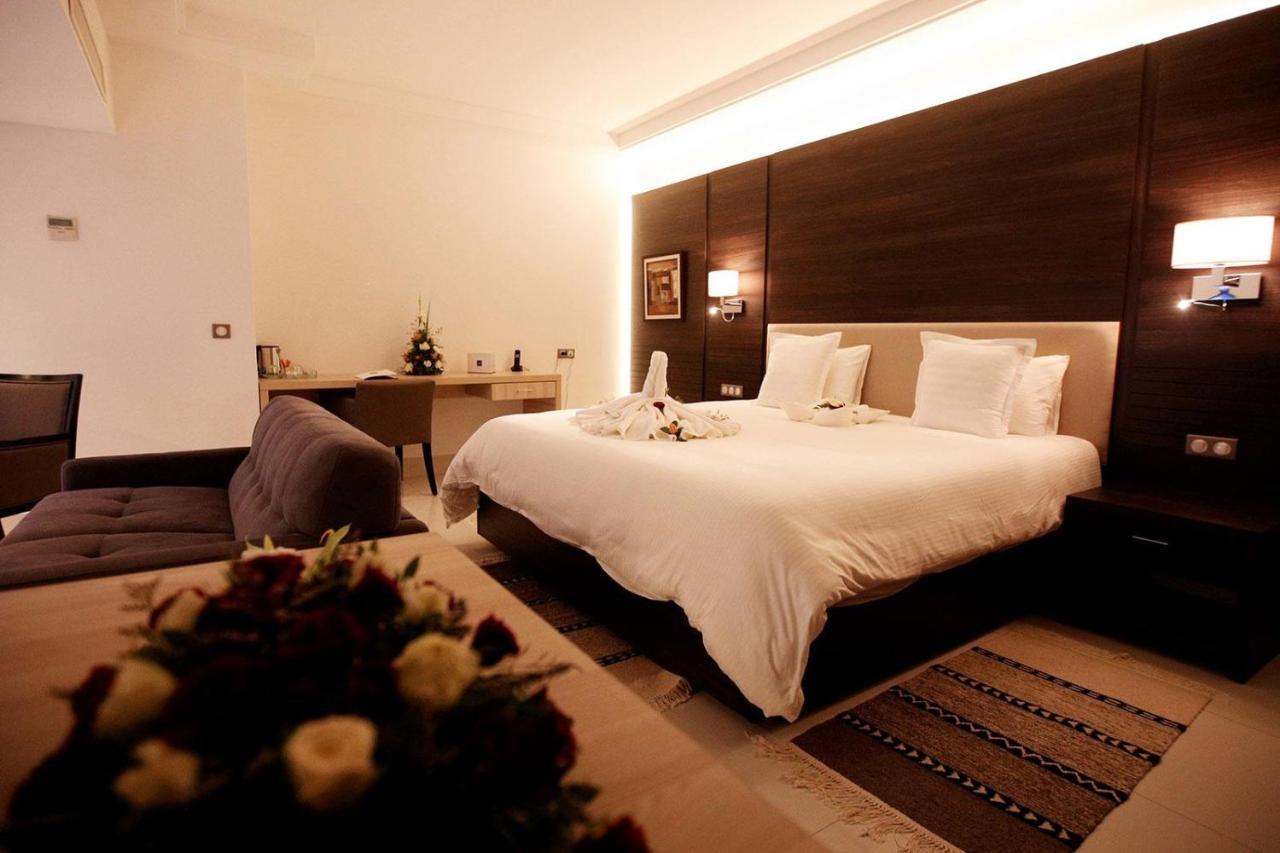 Radisson Hotel Σφαξ Εξωτερικό φωτογραφία A bedroom at the hotel