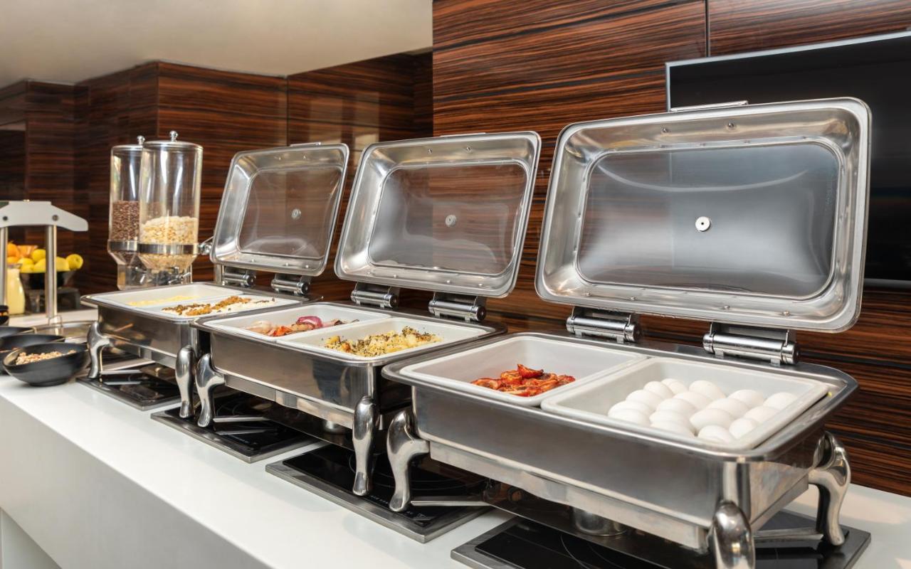 Radisson Hotel Σφαξ Εξωτερικό φωτογραφία A chafing dish