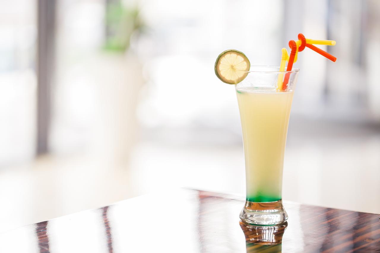Radisson Hotel Σφαξ Εξωτερικό φωτογραφία A layered lemonade