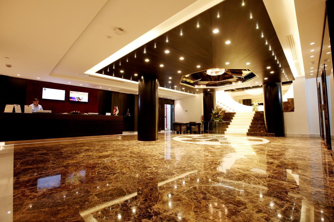Radisson Hotel Σφαξ Εξωτερικό φωτογραφία Lobby