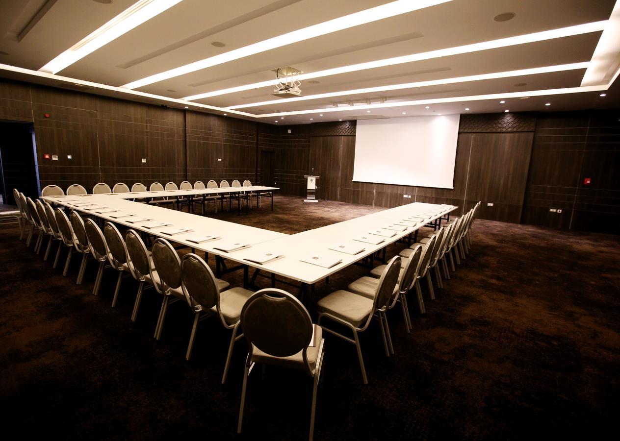 Radisson Hotel Σφαξ Εξωτερικό φωτογραφία A meeting room