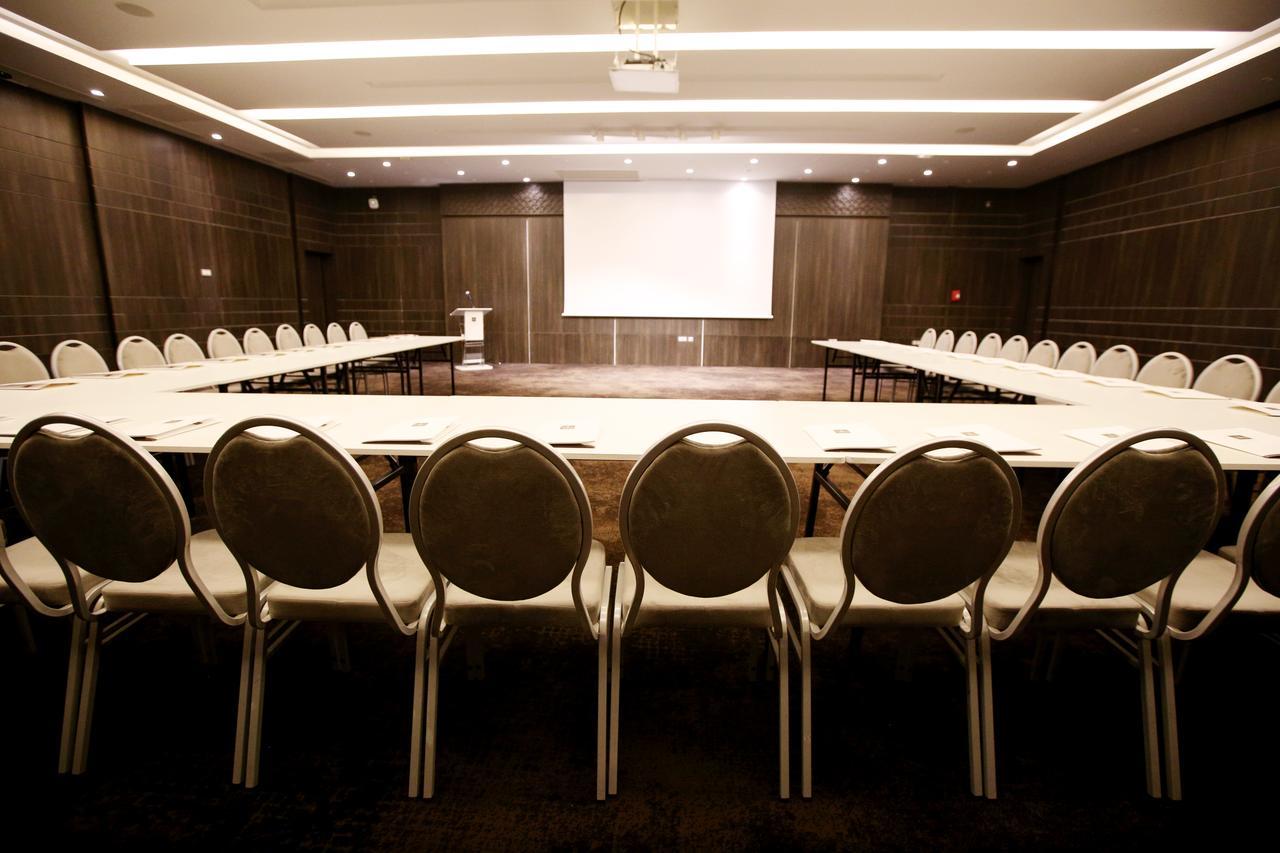 Radisson Hotel Σφαξ Εξωτερικό φωτογραφία A meeting room