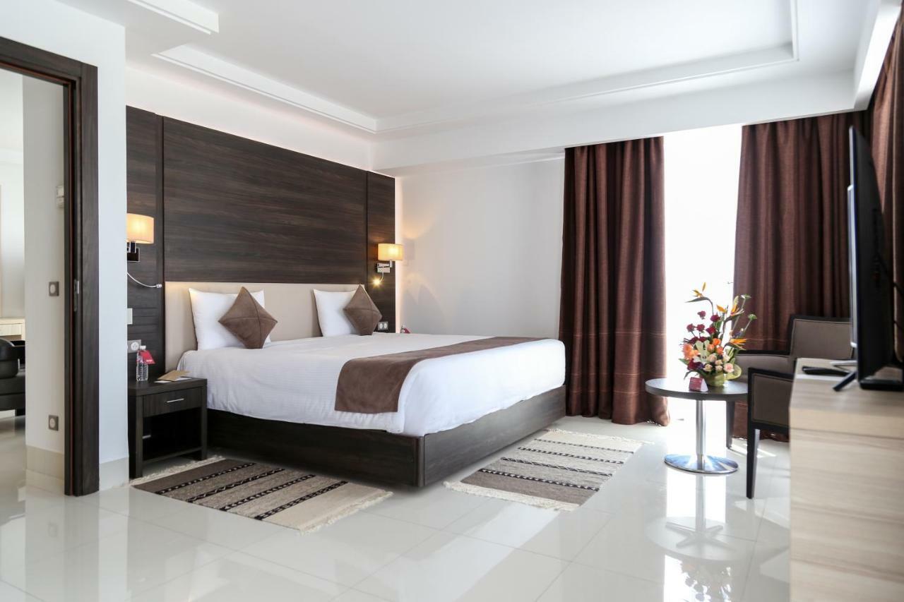 Radisson Hotel Σφαξ Εξωτερικό φωτογραφία A bedroom at the hotel