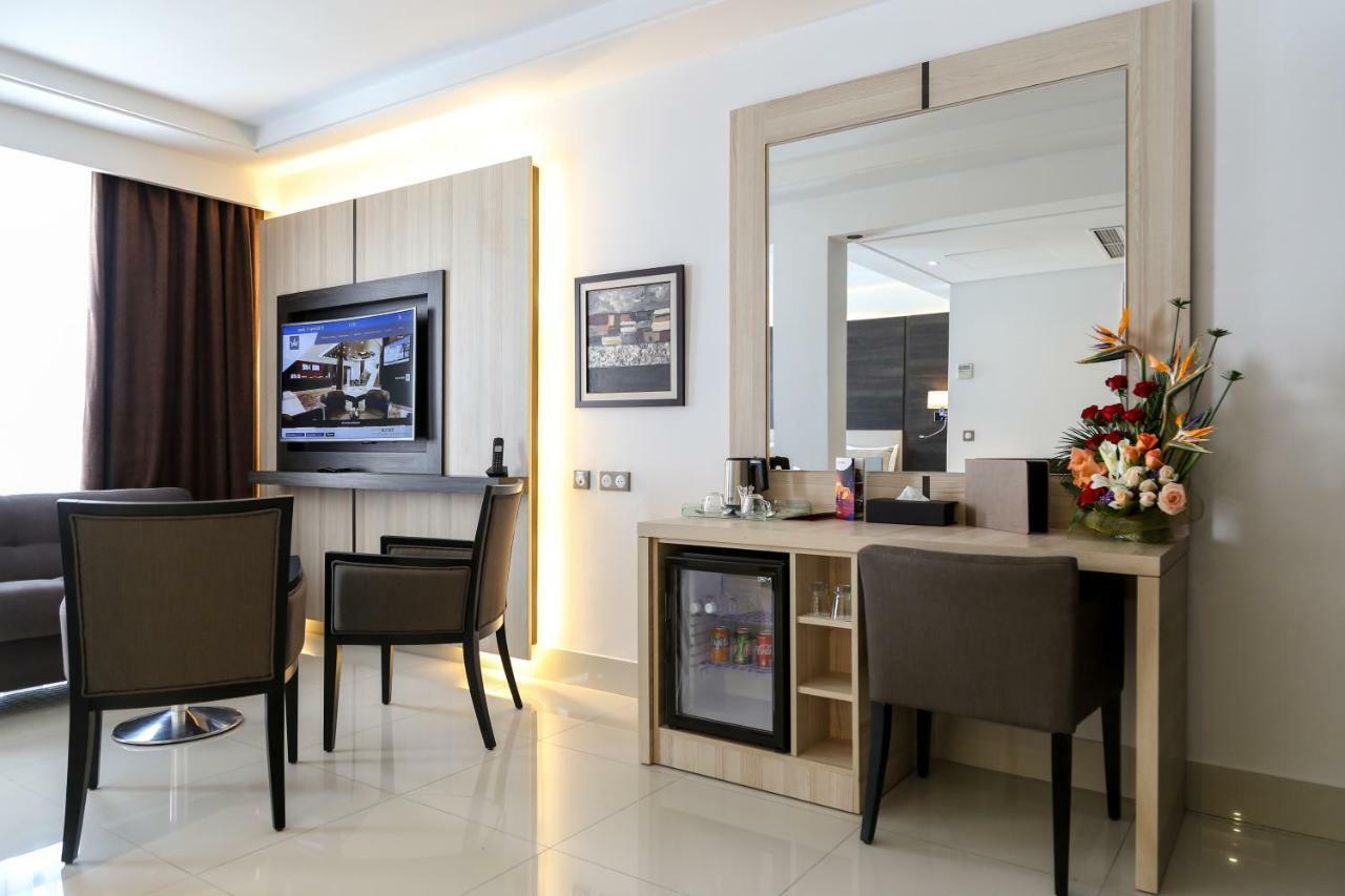Radisson Hotel Σφαξ Εξωτερικό φωτογραφία A room at the hotel