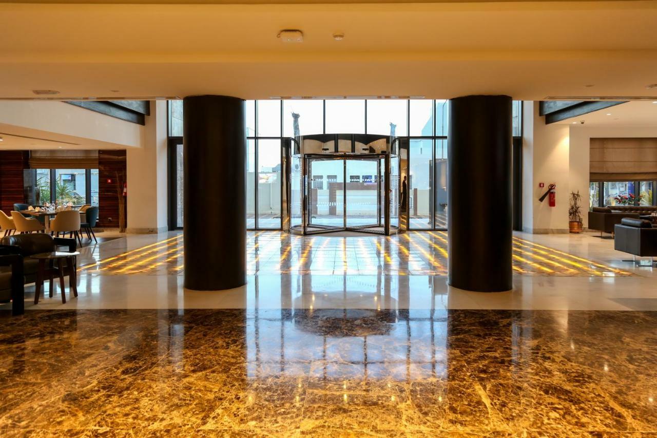 Radisson Hotel Σφαξ Εξωτερικό φωτογραφία Lobby