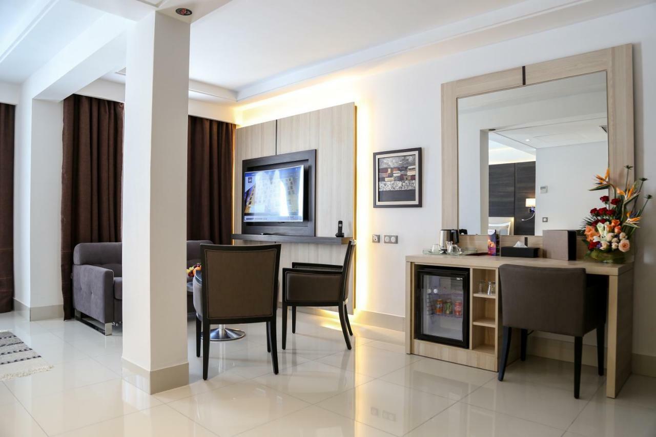 Radisson Hotel Σφαξ Εξωτερικό φωτογραφία Suite room