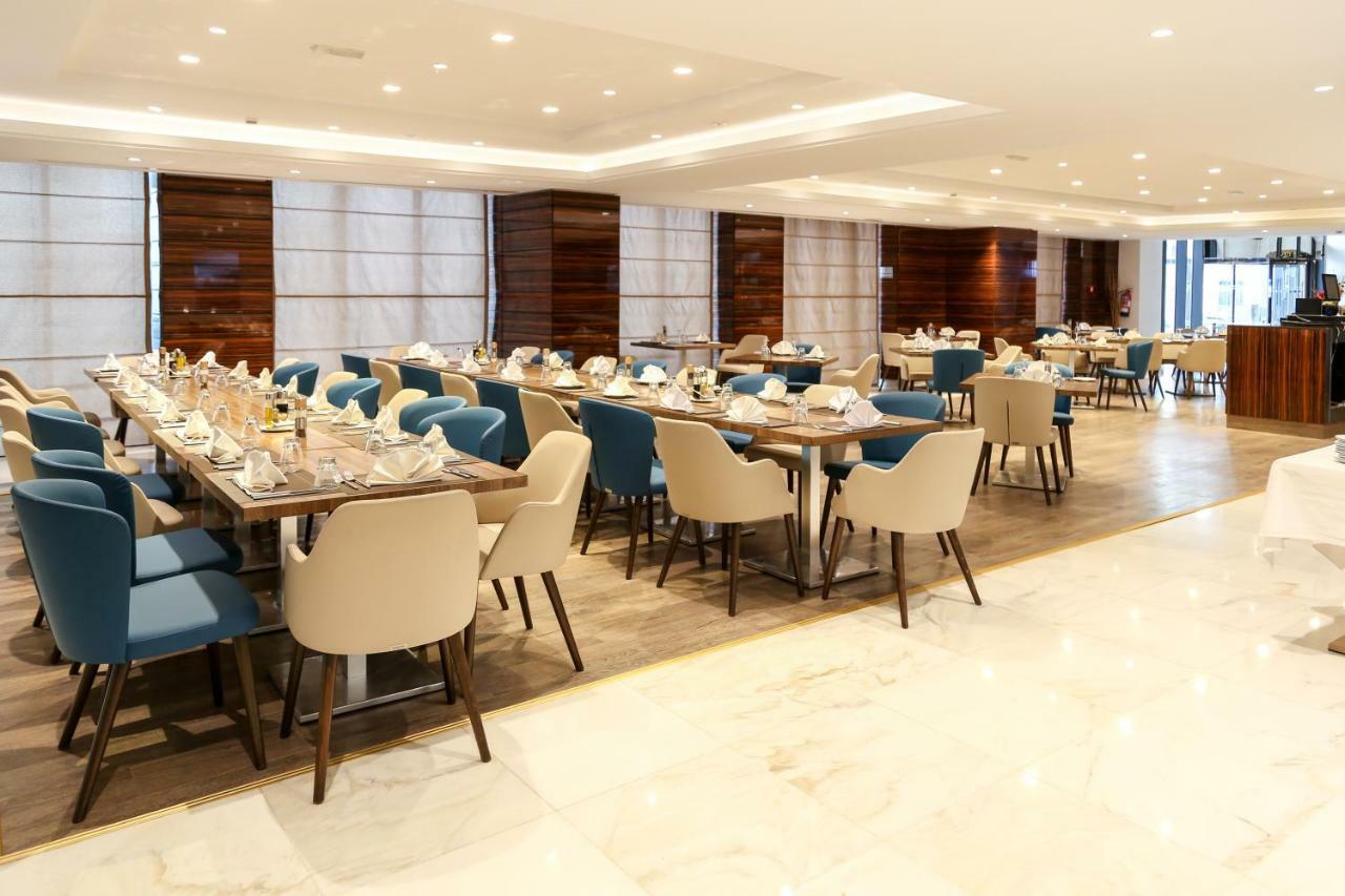 Radisson Hotel Σφαξ Εξωτερικό φωτογραφία The restaurant