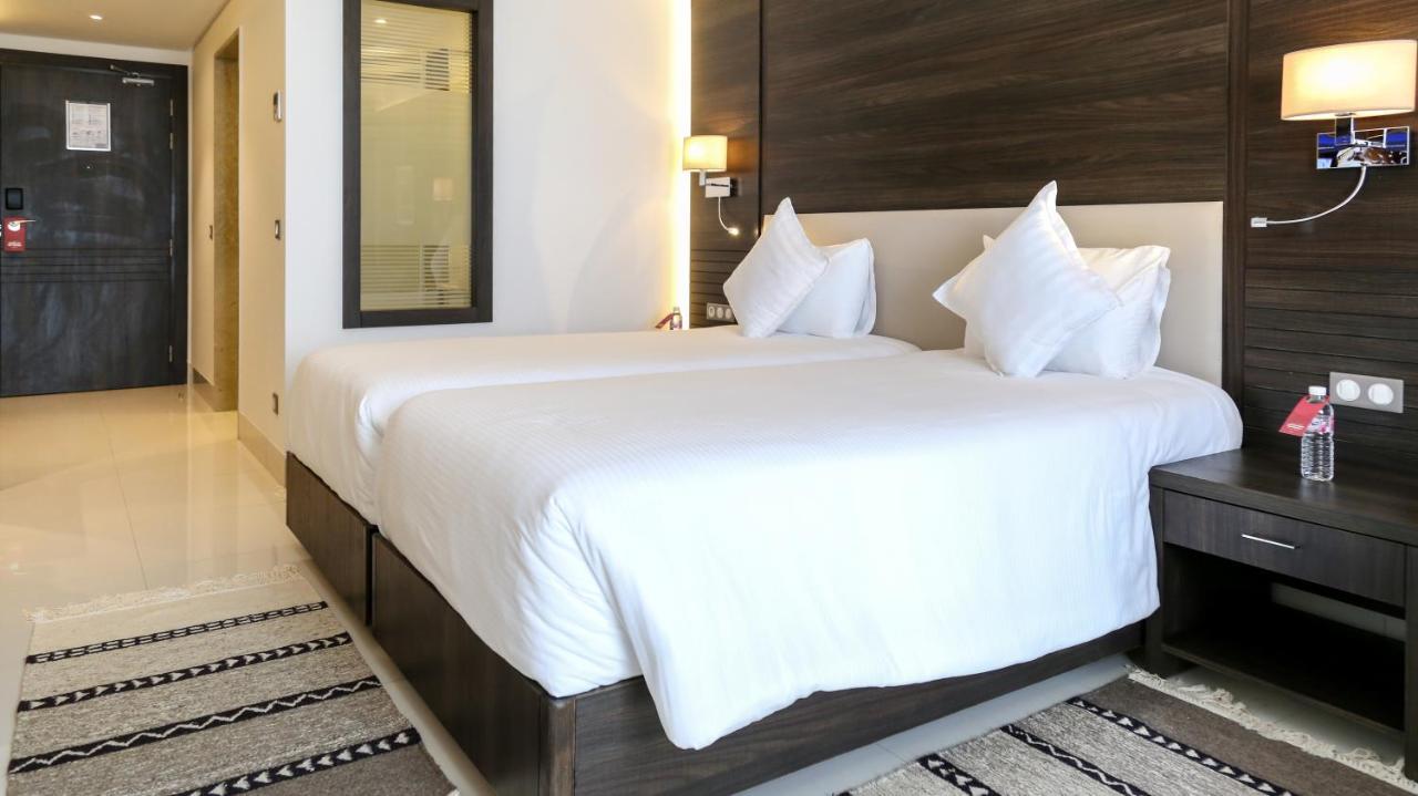 Radisson Hotel Σφαξ Εξωτερικό φωτογραφία A bedroom at the hotel