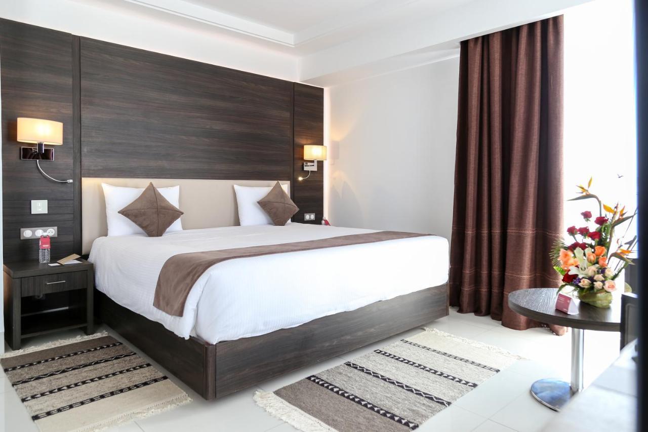 Radisson Hotel Σφαξ Εξωτερικό φωτογραφία A bedroom at the hotel